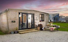 Wheal Amelia- Beautifully Fitted Wooden Lodge Helston Cornwall